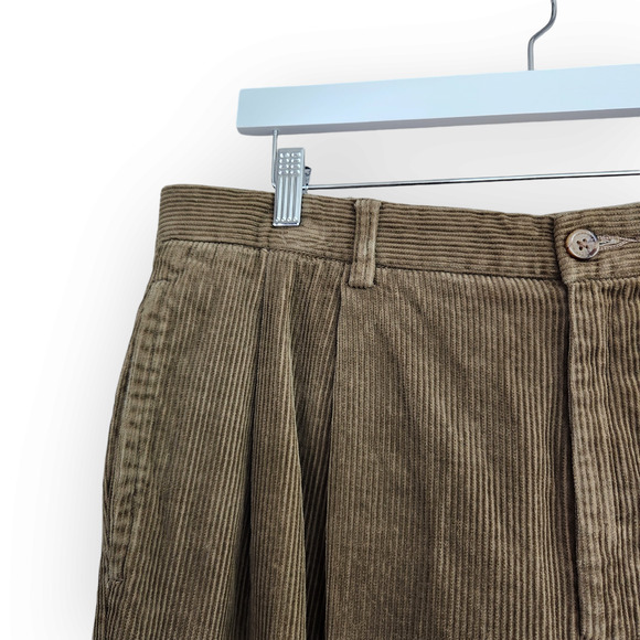 Vintage Izod Brown Corduroy Pleated Straight Leg Trousers Pants 36 - Picture 3 of 9